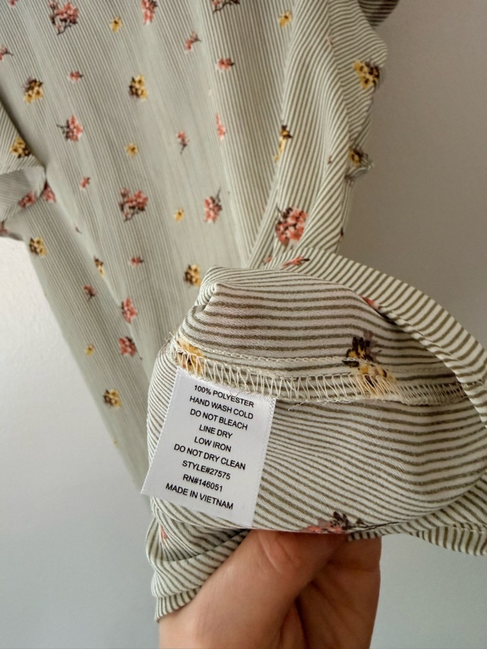 Peter Pan Collar Flutter-Sleeve Blouse Sage Green White Floral Size XL - NWOT - Picture 7 of 15